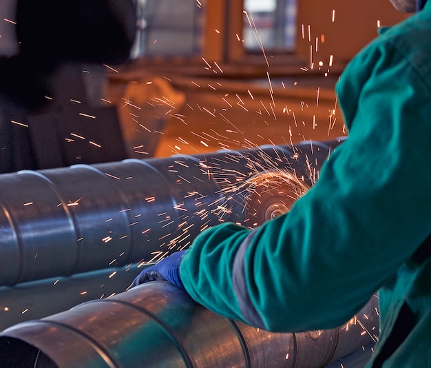 Garduri metalice pentru clădiri comerciale