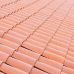 Comparativ între țigla metalică și țigla ceramică