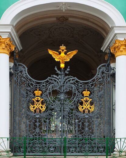 Garduri metalice cu elemente decorative